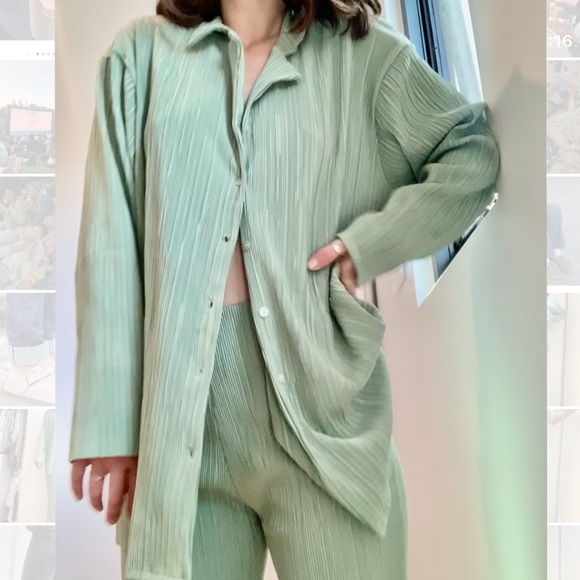 Storets set - Picture 1 of 2